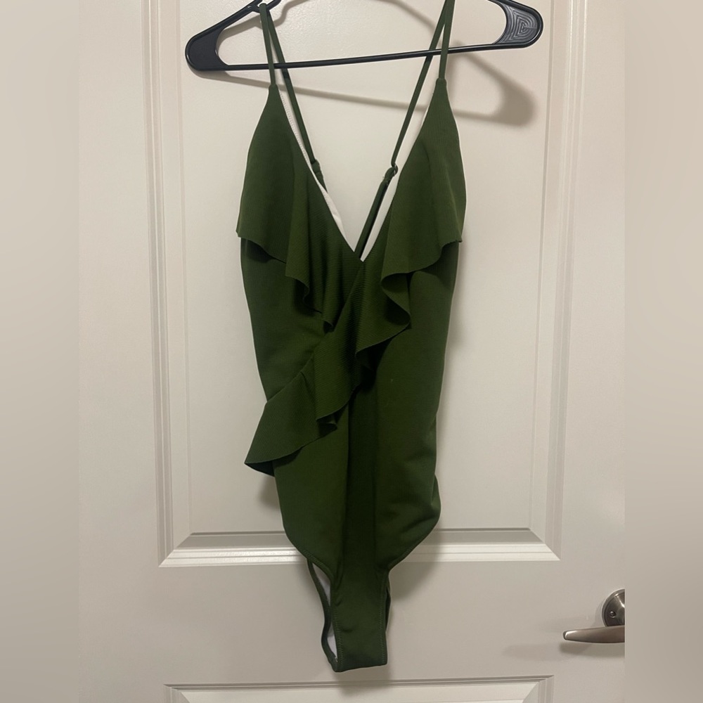 GREEN one piece swimsuit. 2 photos from cupshe are black but swimsuit is GREEN.